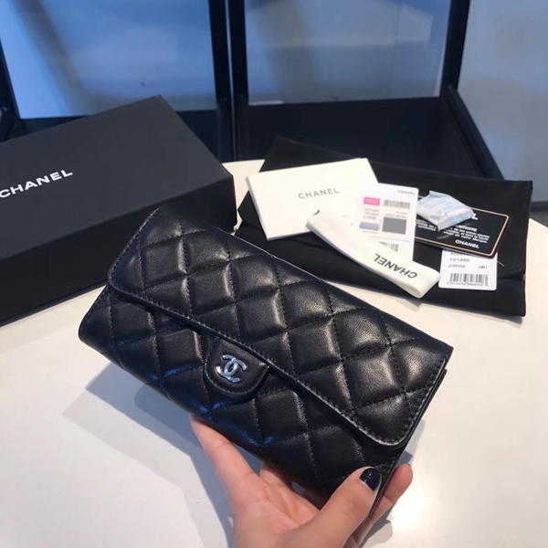 シャネル財布背面デザイン